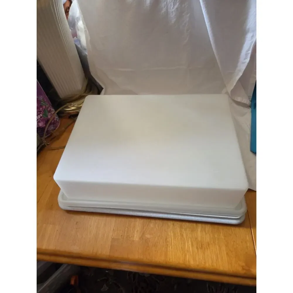 Tupperware Cake Keeper Carrier with Lid 622-2 623-1 Vintage